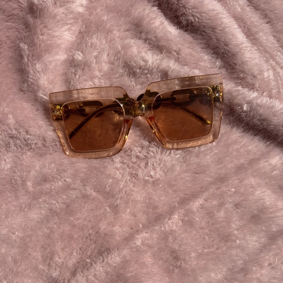 ✨ Rosé All Day Babe Sunglasses – Pink Gold Chainlink Glam - Picture 1 of 4